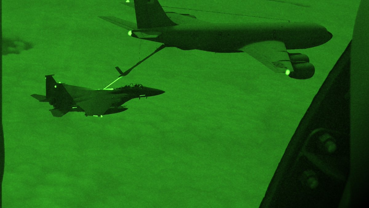 SpectreBit_'s tweet image. F-15E refueling over the Atlantic Ocean enroute to the Falkland Islands #DCS #F15E