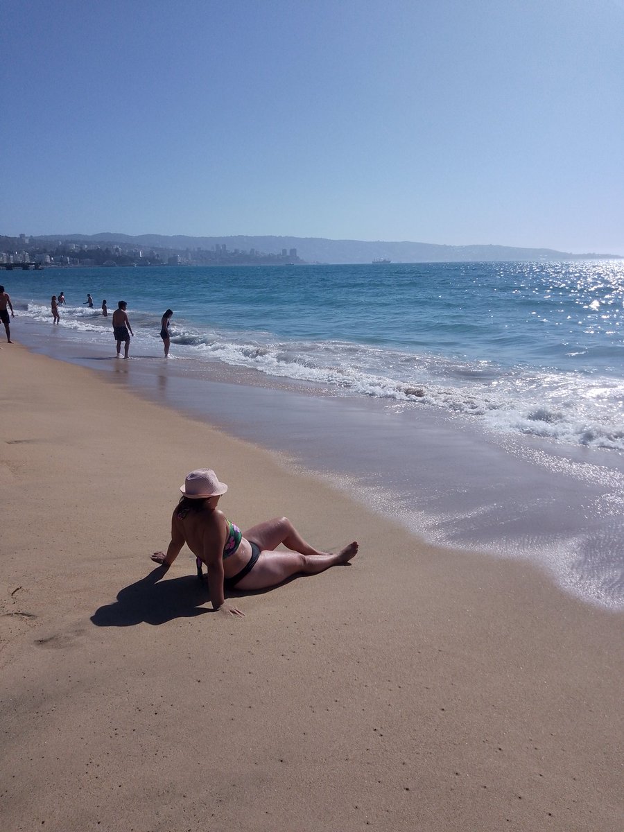 velia86's tweet photo. Dame más días como este!! Sola frente al mar dejando todo atrás por un futuro mejor 🫶 https://t.co/OKI5G4zLQX