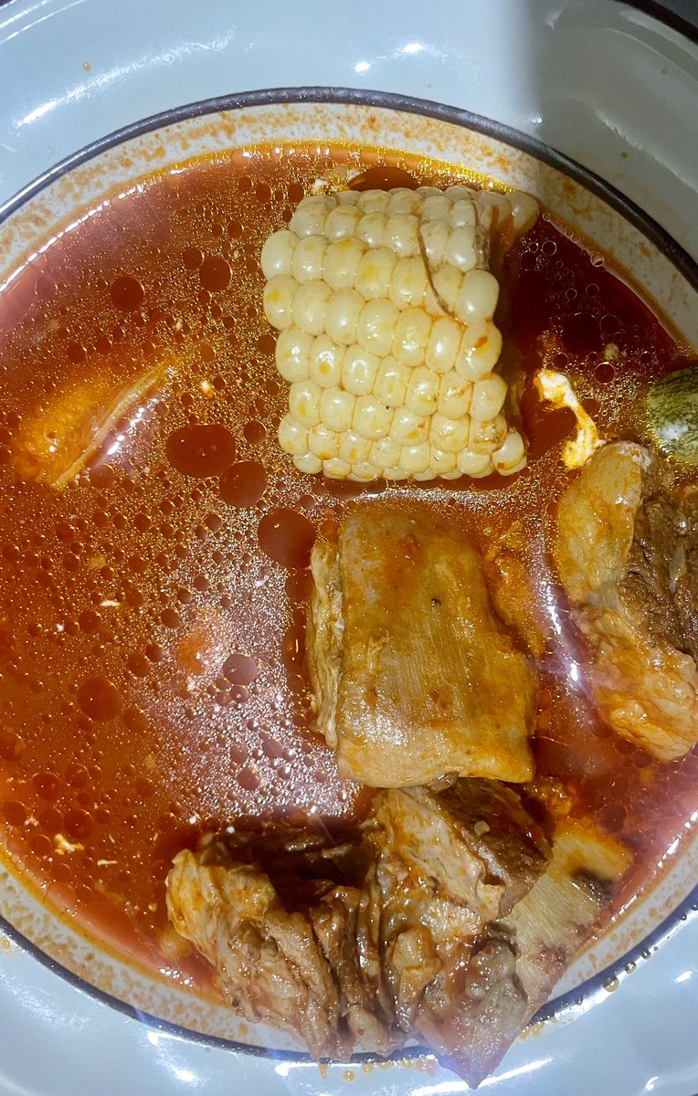 LaurAlcibar's tweet photo. Ya comieron ❓
Yo apenas , gustan ❓ #CaldodeOlla 😋😋 https://t.co/VSHq6YtguG