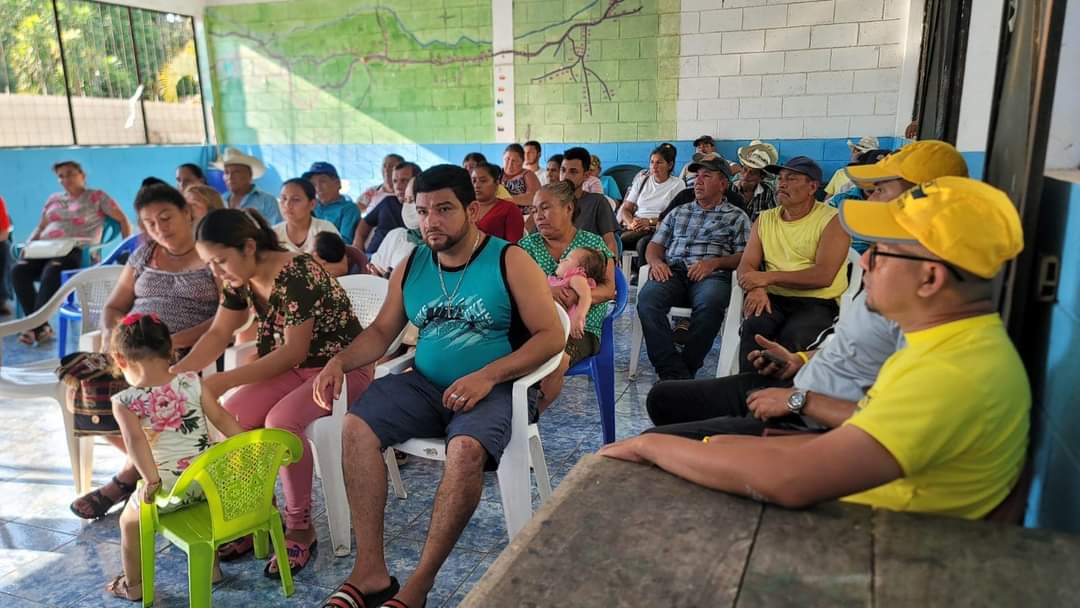 CD_ESA's tweet photo. Estuvimos reunidos con líderes, conociendo sus necesidades, de igual manera hablamos sobre las propuestas como un plan de desarrollo local. Nuestra población sabe diferenciar entre el Pan y Circo y las propuestas de verdad. Saldremos adelante ¡Unidos X Cabañas!

SOMOS CD 🔵🟡 https://t.co/Pcuzgyd25X
