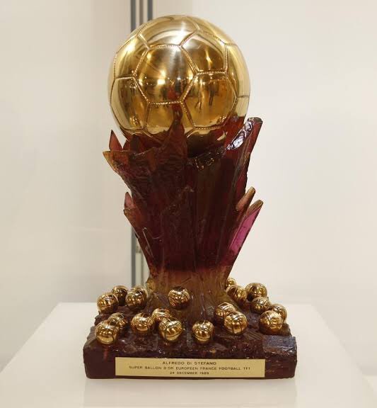 lewanidv's tweet photo. Si lloran así por el The Best, no me imagino como serán los lloros cuando Messi gane este 🤐 https://t.co/Y45oV1Jynk