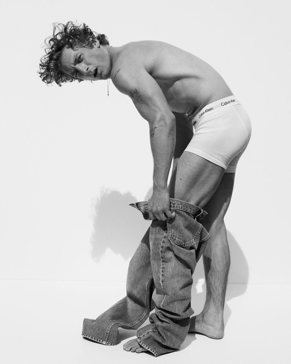 DAMAN Magazine on X: "American actor Jeremy Allen White effortlessly poses for Calvin Klein's newest releases, showcasing his charismatic flair while exuding the brand's timeless appeal Read more https://t.co/bnvyocb1Qw https://t.co/ep1srfspl0" / X