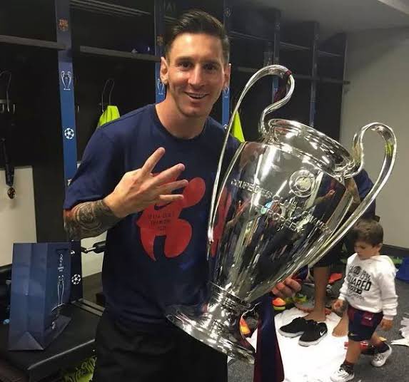 essediafoilouco's tweet photo. Na disputa de títulos da UEFA Champions League a contagem terminou dessa forma:

Cristiano 5 x 4 Messi.

Nessa não tem jeito do cara ganhar de presente no final sem jogar nada. https://t.co/o97mmzCTFz