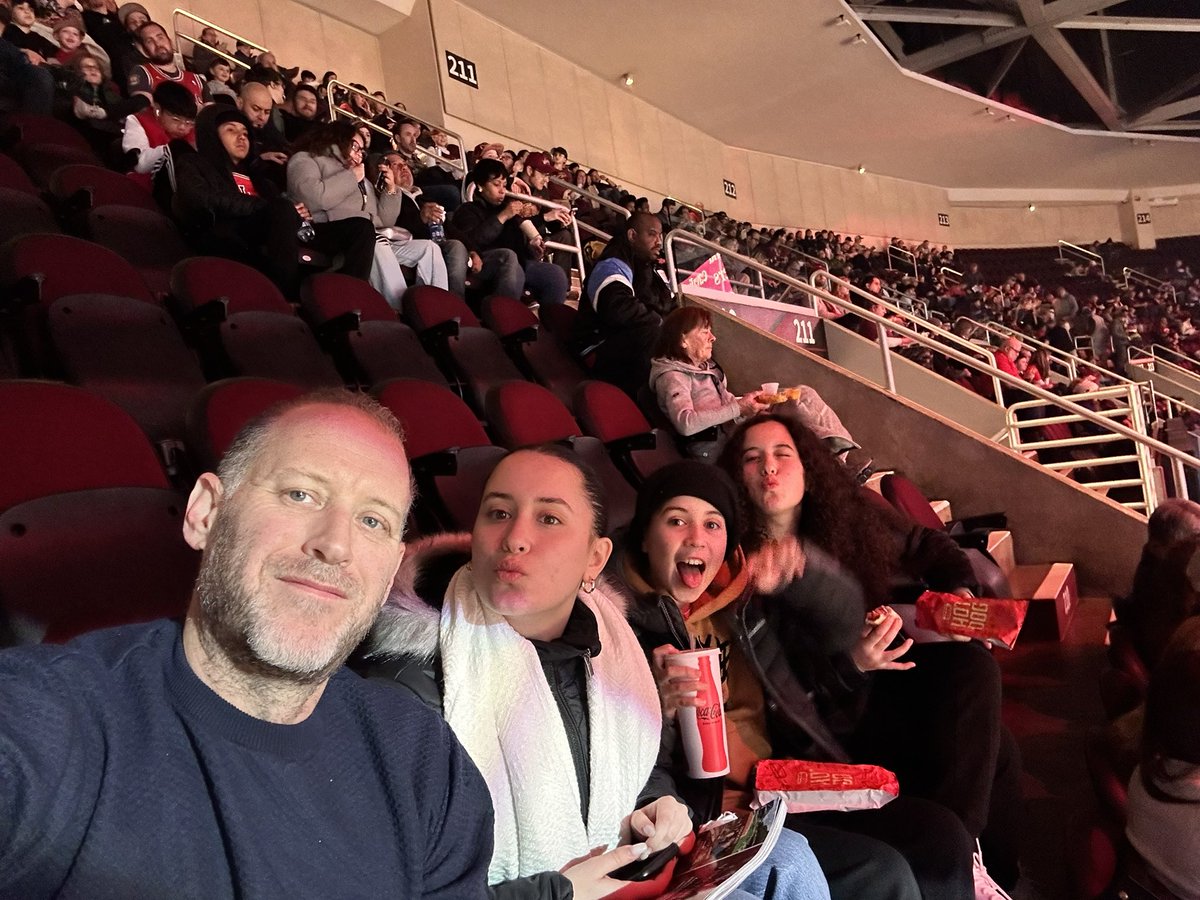 guychoook's tweet image. Go Cavaliers!!! 👑👑👑
#LetEmKnow 
BringThemHome