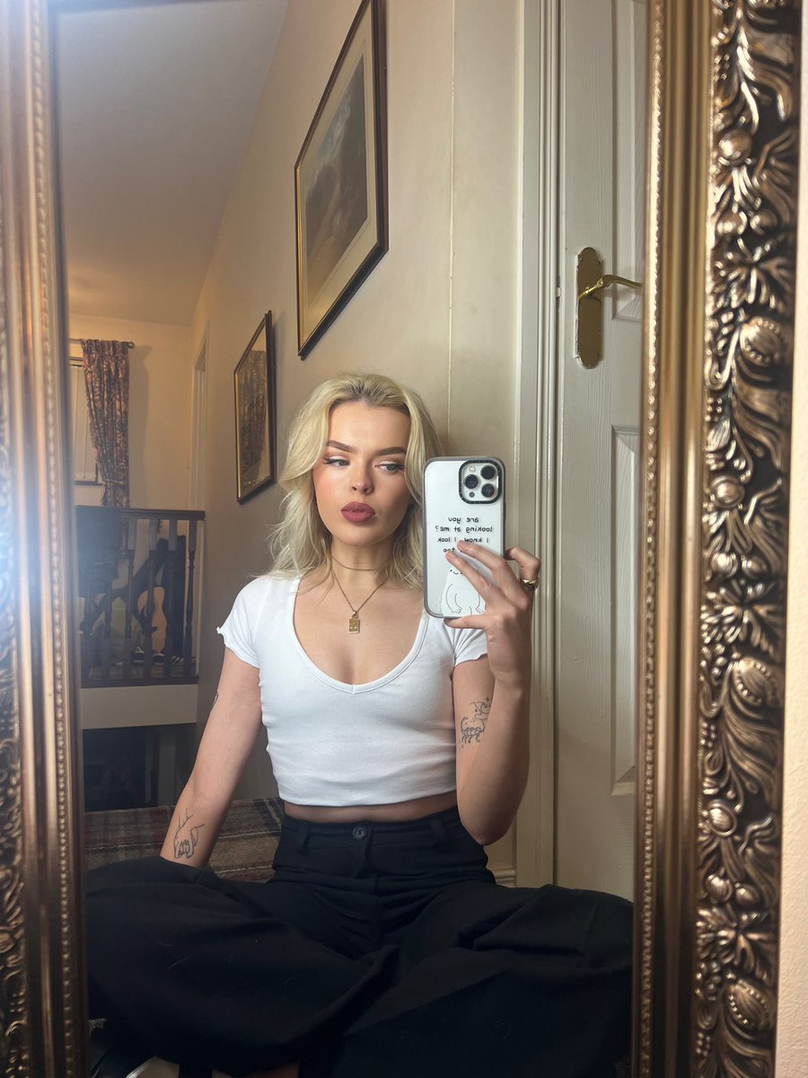 coffeecuts's tweet photo. I told you it was over for you bitches https://t.co/NeFqRidL2m
