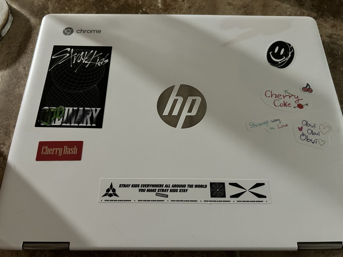 stan_bts_clc_dc's tweet image. Don’t know if anyone’s interested qwq I updated ma stickers on ma Chromebook ^^💕💕

#Chromebook #Sickers #KpopStickers #Kpop #Laptop
