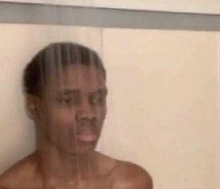 yo bañándome sin música