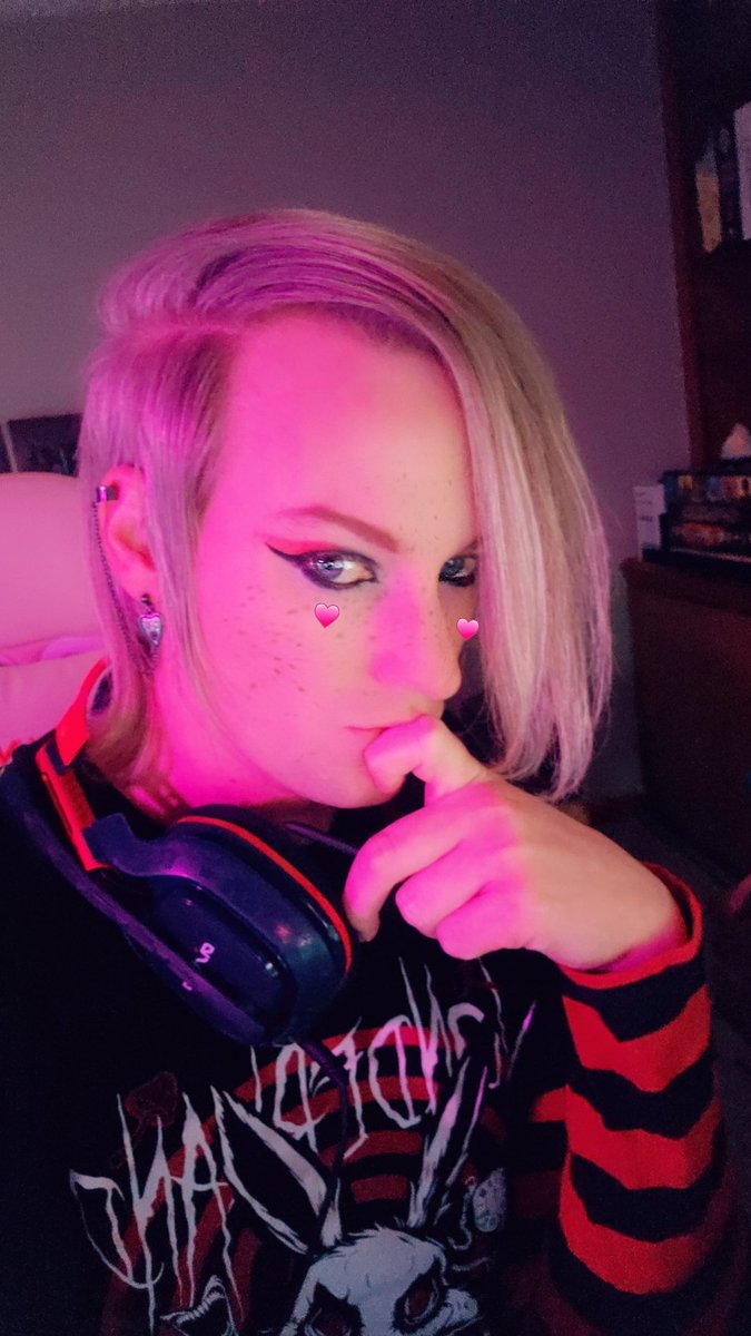 Yo it's time for some more #ApexLegends with the #Furry #Femboy Fireteam! #Live now on #Twitch!

Twitch.tv/thegrinninggam… 

#stream #streamer #emo #furrystreamer #femboystreamer #gay #lgbt