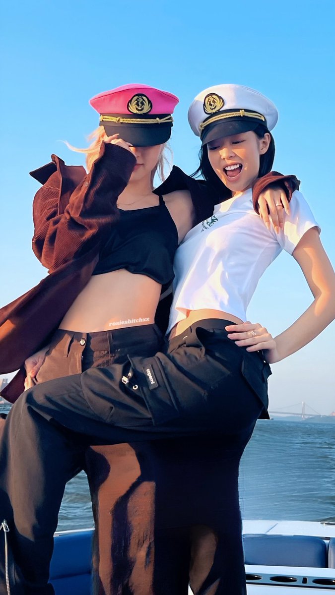 luvsickchaennie's tweet photo. hehe 🤍 https://t.co/bACm0LQcus