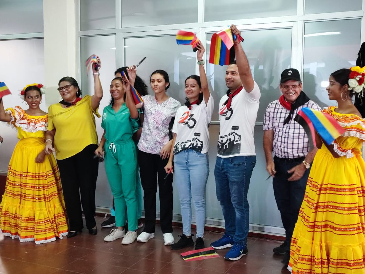 Canal4Ni's tweet photo. Comunidad educativa de la UNAN-León rinde emotivo homenaje a Leonel Rugama
#noticias #nicaragua
Vía @LopezEricka10
https://t.co/DsuBJJL70q https://t.co/fuaCxZ529f