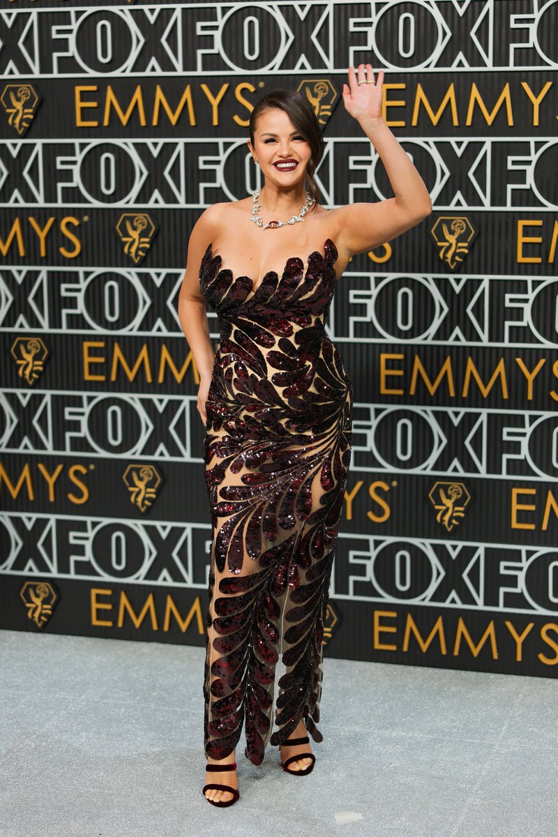 iHeartRadio's tweet photo. Your honor, she's slaying !!!! @selenagomez ❤️‍🔥🥵😍 #EMMYs https://t.co/TO6dCh9knV