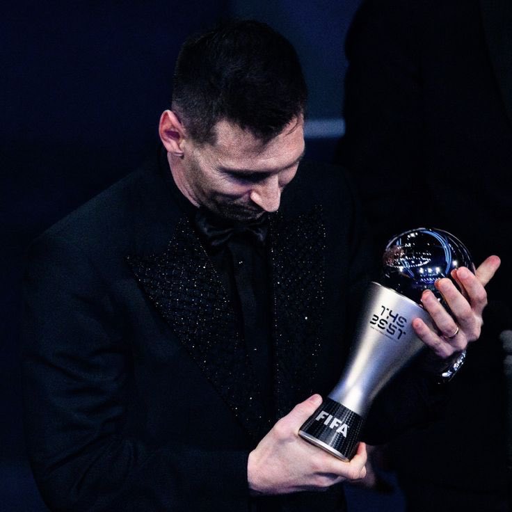 oficialsincerao's tweet photo. O fato do Messi ainda não ter postado nada sobre o The Best e nem sequer ter ido a cerimônia, diz muita coisa.

Ele não queria essa premiação e sabe que isso não ficou bacana pra sua imagem. Esse modelo de votação da FIFA é horrível, os capitães foram mal demais. https://t.co/z64tCeYeE9