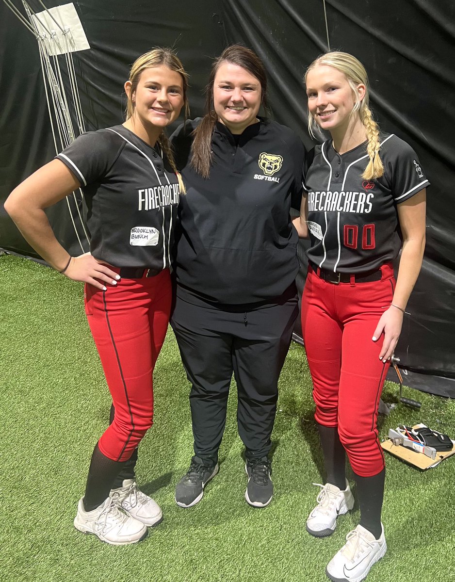 Had a great time at the <a href="/OaklandSoftball/">Oakland Softball</a> prospect camp today!  Thanks to coach Henderson <a href="/SamanthaG_23/">Samantha Henderson</a>  the staff and players for the hard work today!