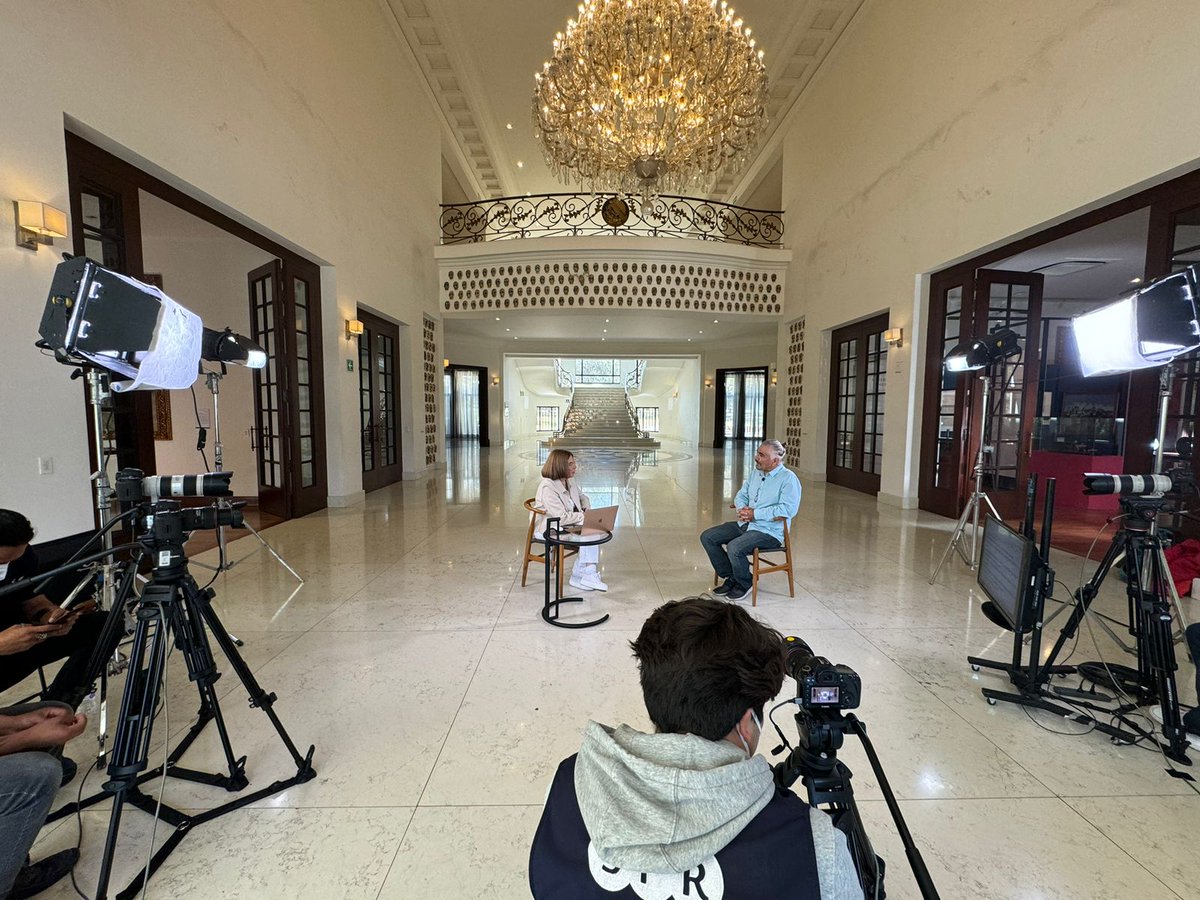 Hoy conversé con la gran <a href="/sabinaberman/">Sabina Berman</a> sobre el 7 de Octubre, la ofensiva militar y el hambre en -G*z@-. Es la primera ocasión en que me entrevista una persona judía sobre este asunto y eso le dio un carácter especial, íntimo y sensible, a la charla. 

Con la dirección de