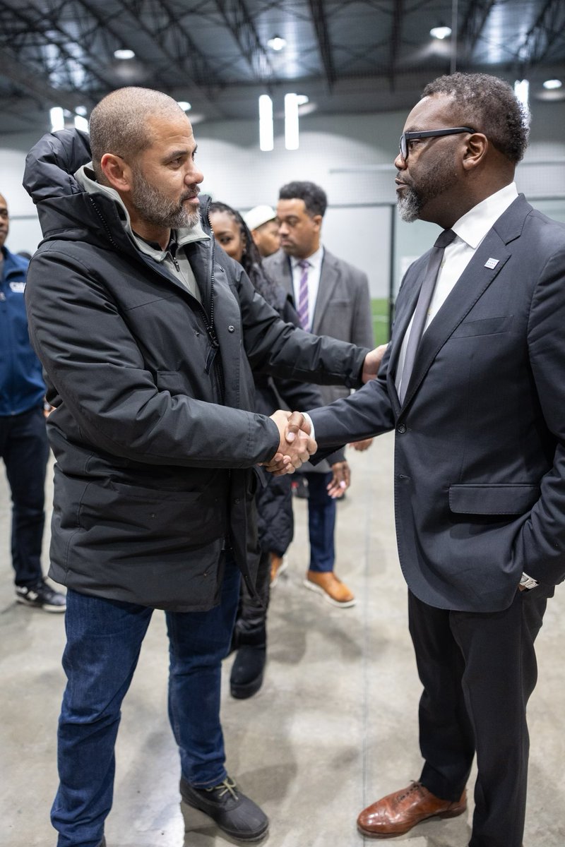 cjbfoundation's tweet photo. Grateful for the experience meeting Mayor Brandon Johnson. Thank you Earnest Horton for the invite to the MLK Day Grow the Game Youth Baseball camp. 6 years of being a pillar in the community and growing the game of baseball. Photo credit:
“Office Of The Mayor, City Of Chicago” https://t.co/ou2bIx1lca