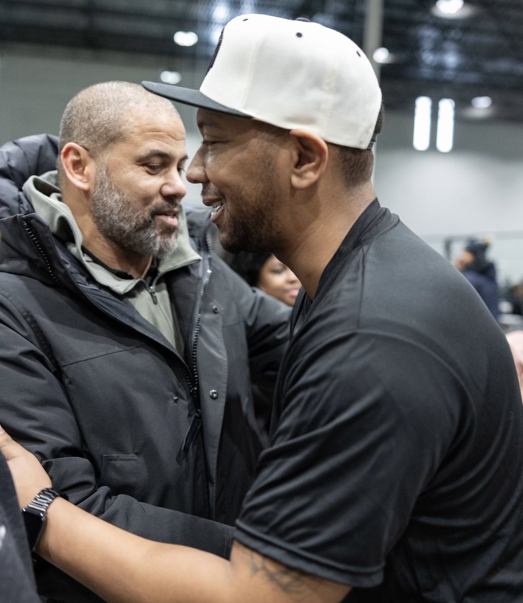 cjbfoundation's tweet photo. Grateful for the experience meeting Mayor Brandon Johnson. Thank you Earnest Horton for the invite to the MLK Day Grow the Game Youth Baseball camp. 6 years of being a pillar in the community and growing the game of baseball. Photo credit:
“Office Of The Mayor, City Of Chicago” https://t.co/ou2bIx1lca