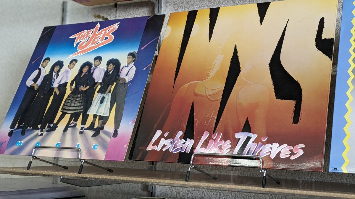 NET_URAKAWA's tweet photo. レジカウンター背面のレコードディスプレイを更新しました
おはようございます
#thejets #inxs #c_c_b #ccb #アンルイス #アン・ルイス #annie https://t.co/10IFfLbC3j