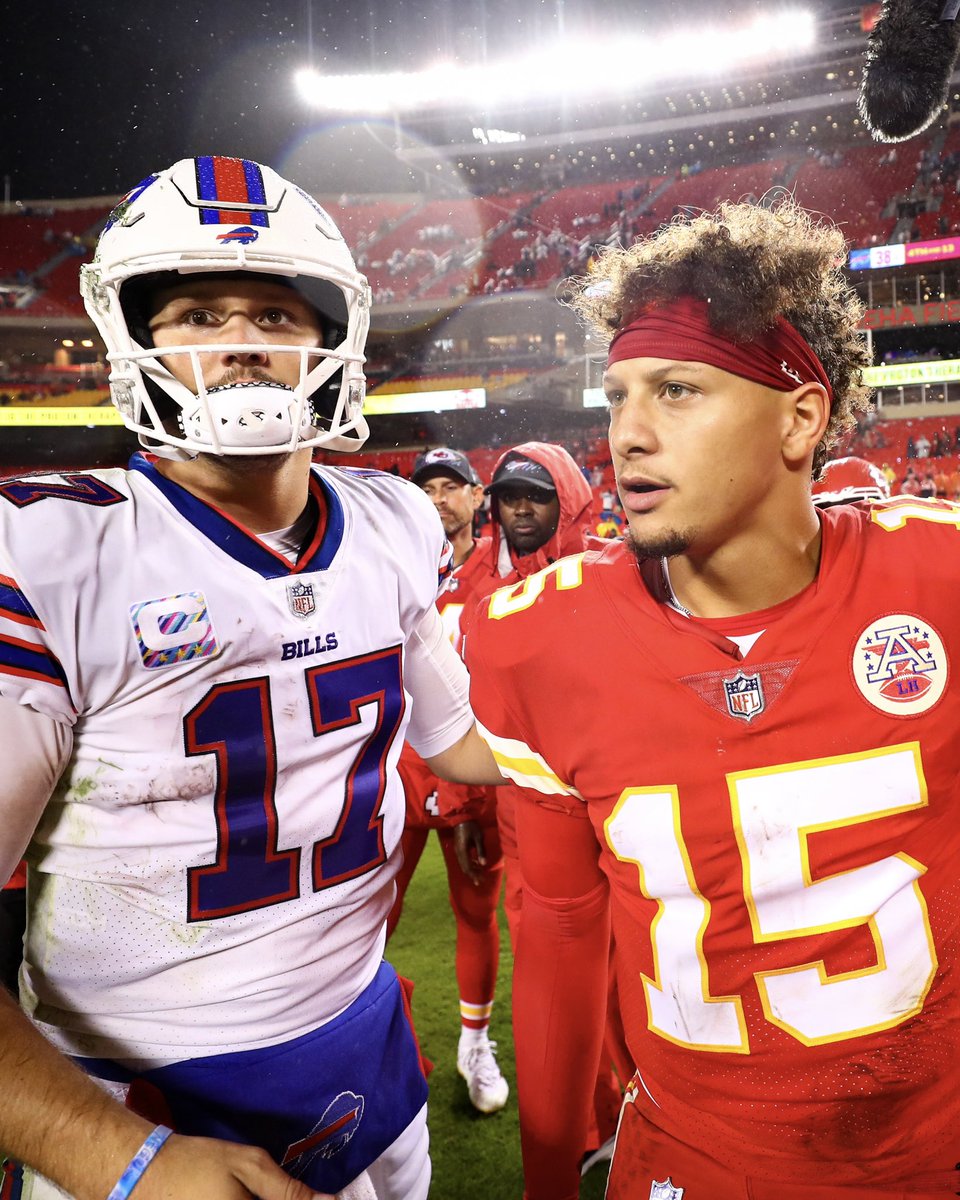 BleacherReport's tweet photo. Patrick Mahomes' first playoff road game: Josh Allen and the Bills 🍿 https://t.co/wR6qfrZ7p8