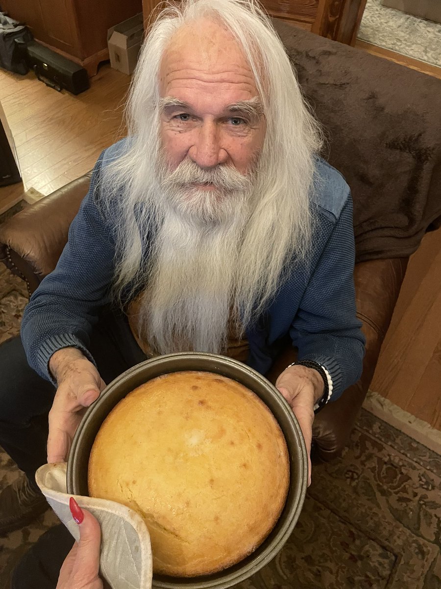 SimoneDeGolden's tweet image. Make ur man some cornbread #cornbread + #vegetablesoup = love ❤️ @wlgolden