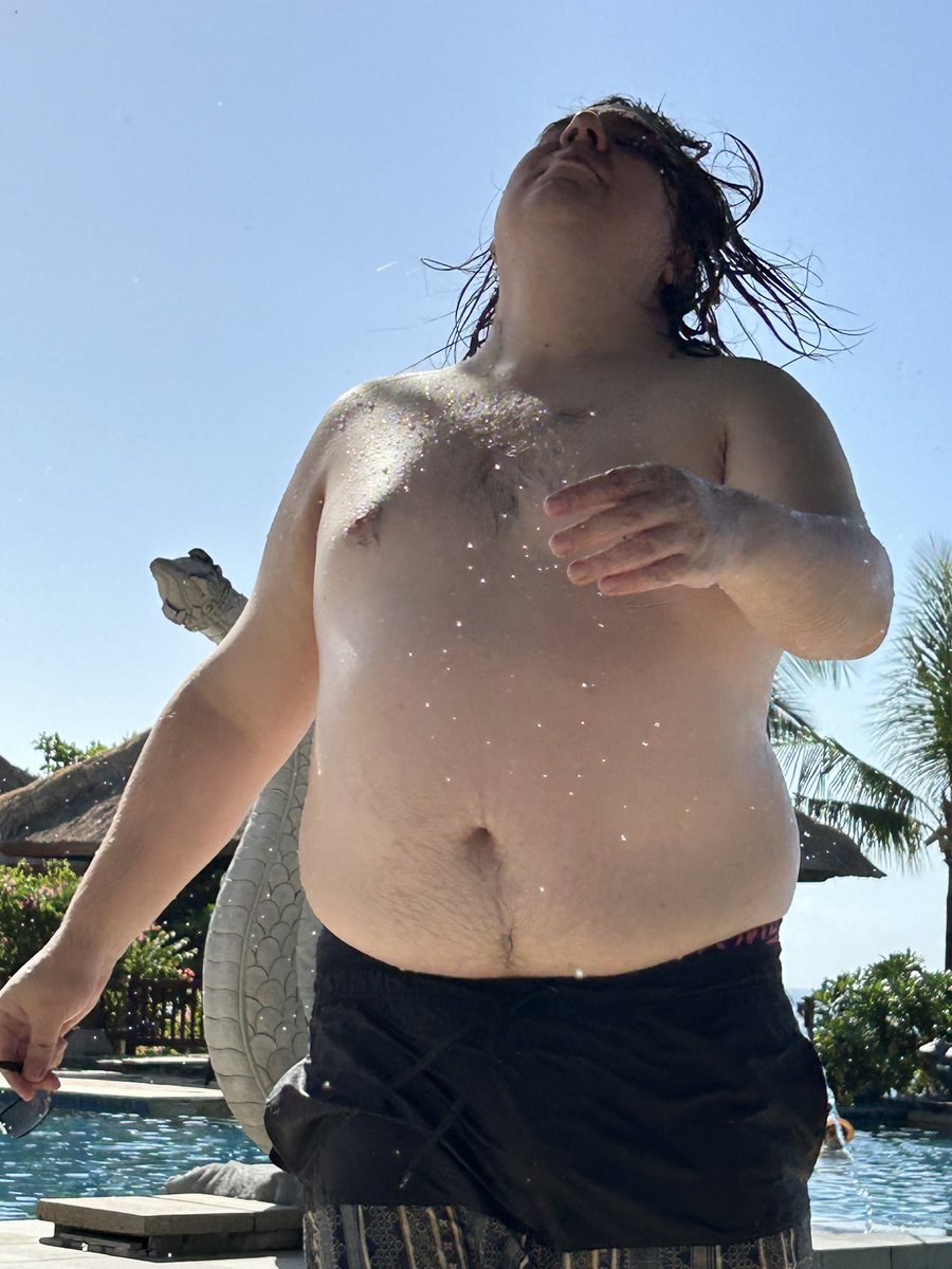 AussieFeeder's tweet photo. Looks like my fatboy should audition for the new and improved version of Baywatch. This piggy has been laying poolside and eating huge for the last 3 days. He’s going to have to weigh in when we get home, he’s been so stuffed at the end of each day. Find him on 📸@chubbydownunder https://t.co/jOWA1yjkqt
