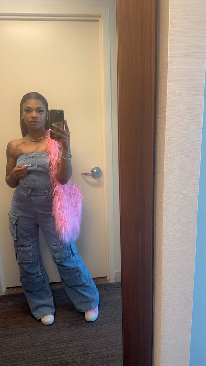 Q U E E N 👑. tweet media