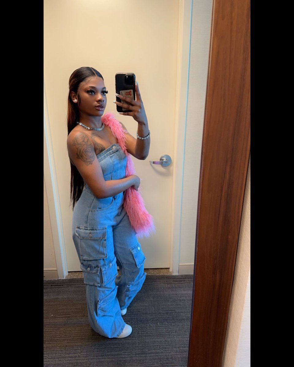 Q U E E N 👑. tweet media