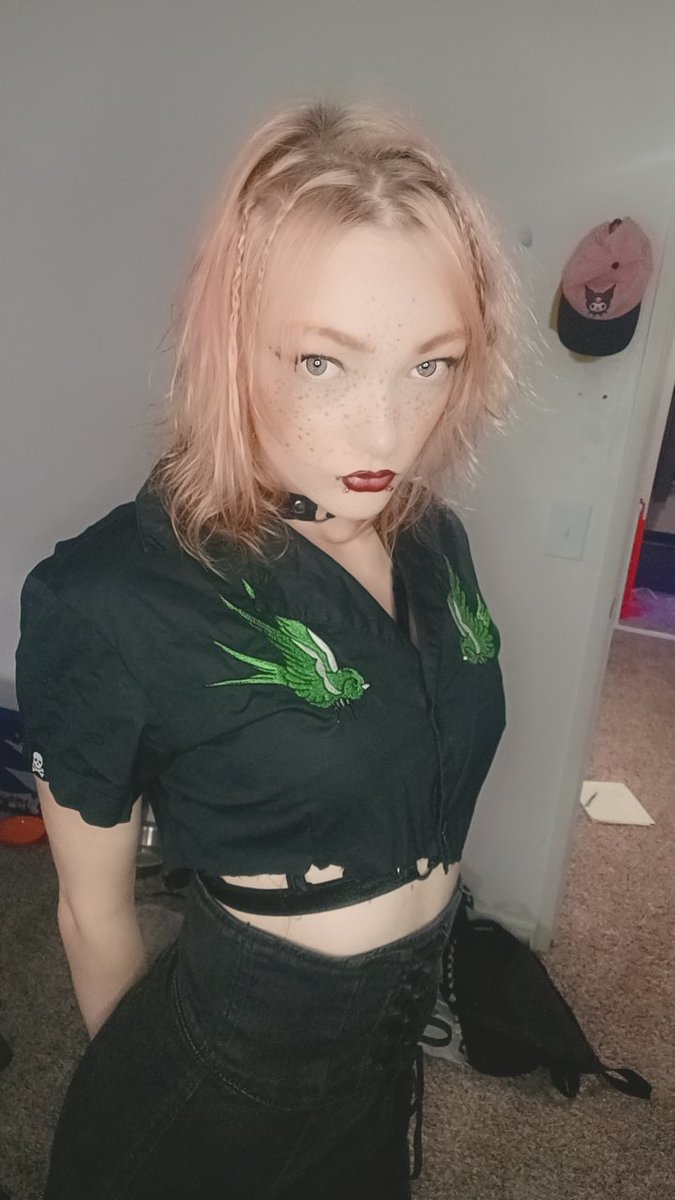 PrincessRed_69's tweet photo. Sometimes I have clothes on.. not usually though https://t.co/J5BFVF4JBq