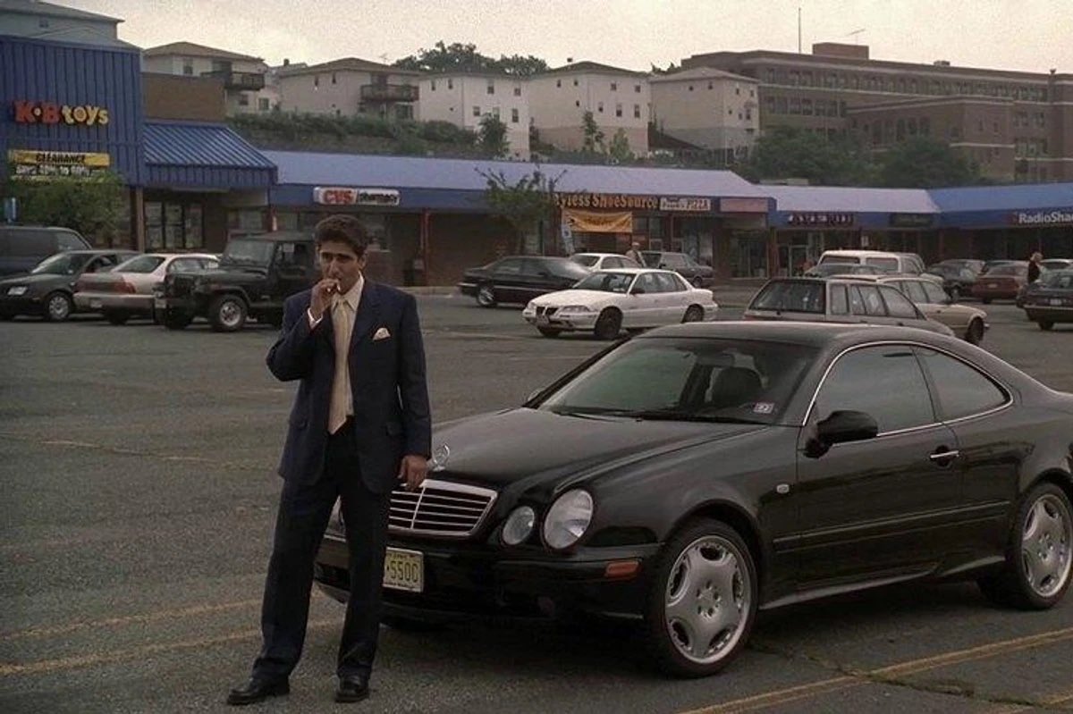 timeimmemorial_'s tweet photo. me waiting for a stranger in a random parking lot because my wife decided to risk my life by selling a lamp on facebook marketplace for $4 https://t.co/XDY4X0STiK