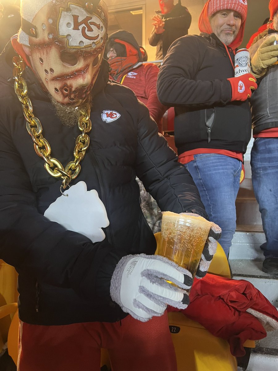 ohheyitsalyk's tweet photo. I got to go to the coldest game at Arrowhead and I had a fucking BLAST ❄️❤️🏈 https://t.co/435HT08ShT