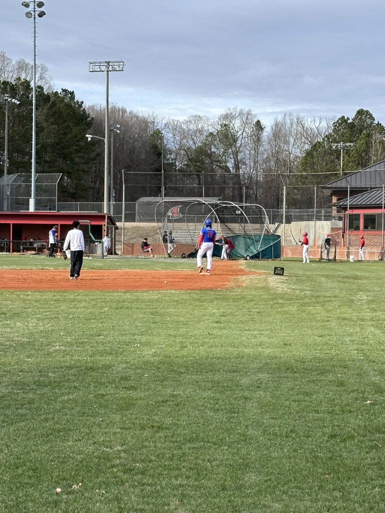 OsborneBaseball's tweet image. Day 1 ✔️ 
Great effort ✔️ 
Bullpen turfed ✔️ 
Beautiful weather ✔️ 
2024 season is off and running!! #FAMILY #theCARDINALway @osbcardinals @OsbornePrincip1 @rlosbornehs