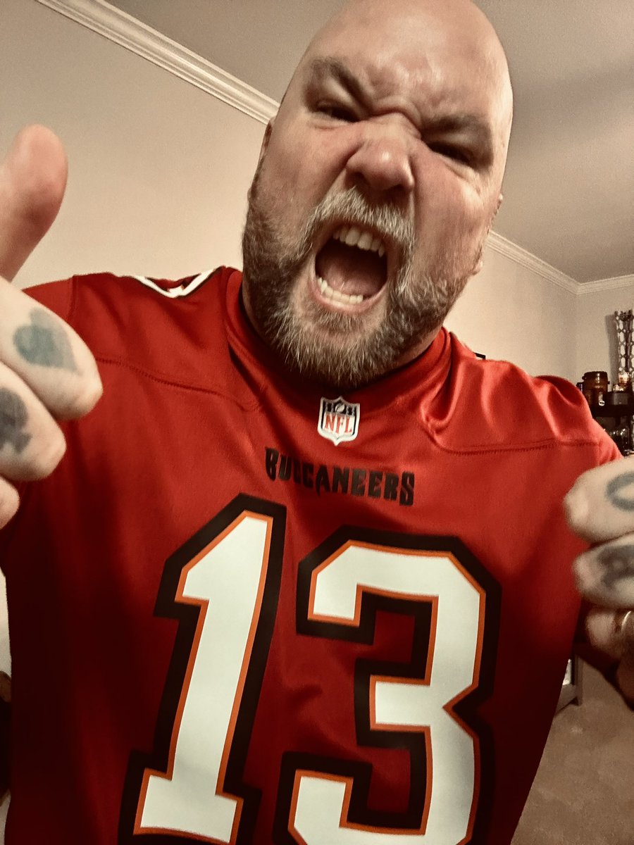 LETS GOOOOOOO
#RaiseTheFlags 
#GoBucs 
#DefendTheBay 
#FuckTheEagles