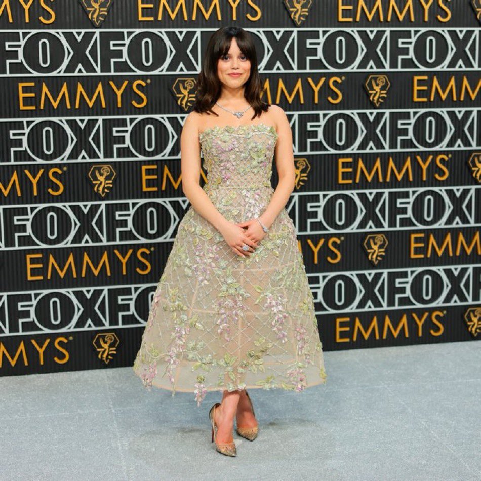 Jenna Ortega España tweet media