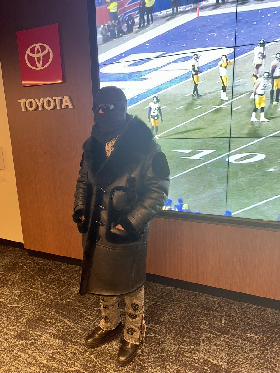 BennyBsf's tweet image. Tell Taylor Swift tap in when she land in Buffalo next week