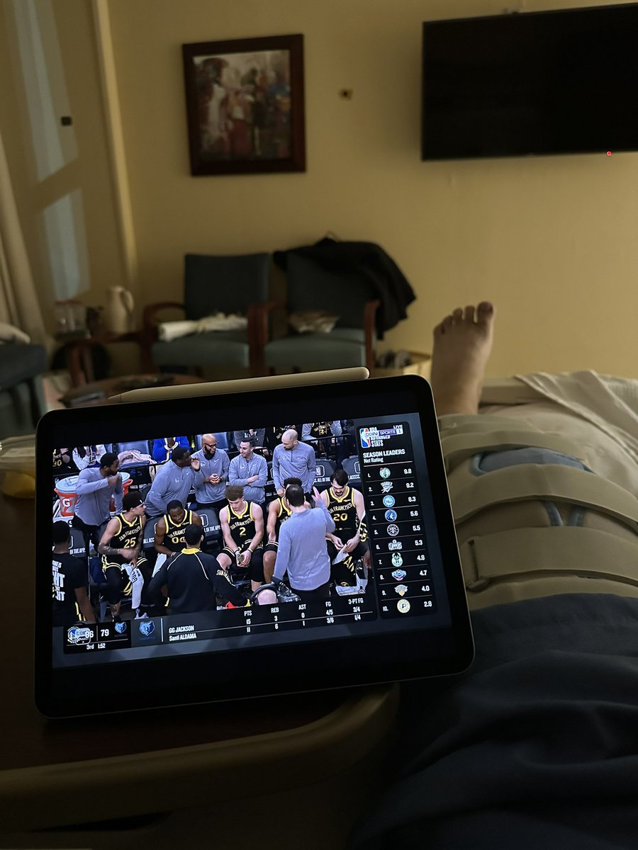 barceFCB's tweet photo. Watching the game after my ACL Surgery..
Come on warriors 💪

@StephenCurry30 || #DubNation https://t.co/NJdp3R8twy