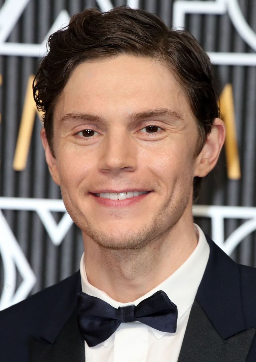evanpetersinfos's tweet photo. 📸 AMOR! Evan Peters no #Emmys2024. https://t.co/lPZ8KiLyKu