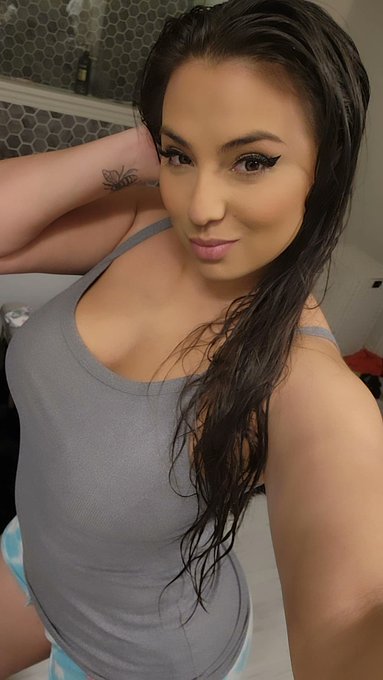 I want to say snowed in but it's really just ice  ❄️ 🧊  #home https://t.co/f2X039C1ib<a href="/tag/home"class="tags"><span>#home</span></a>