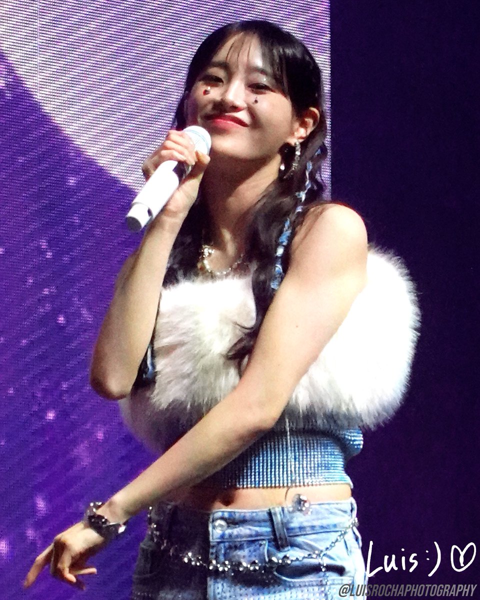 12ANGELSRISE's tweet photo. CHUU in DALLAS! 🐧🍑 [231217]

this outfit slayed so hard 🥹

#CHUU #CHUUHOWLTOUR #츄 #하울 #HOWLinUSA #ChuuHOWL #CHUUinDALLAS #CHUUSA https://t.co/nhZ0BEewsA