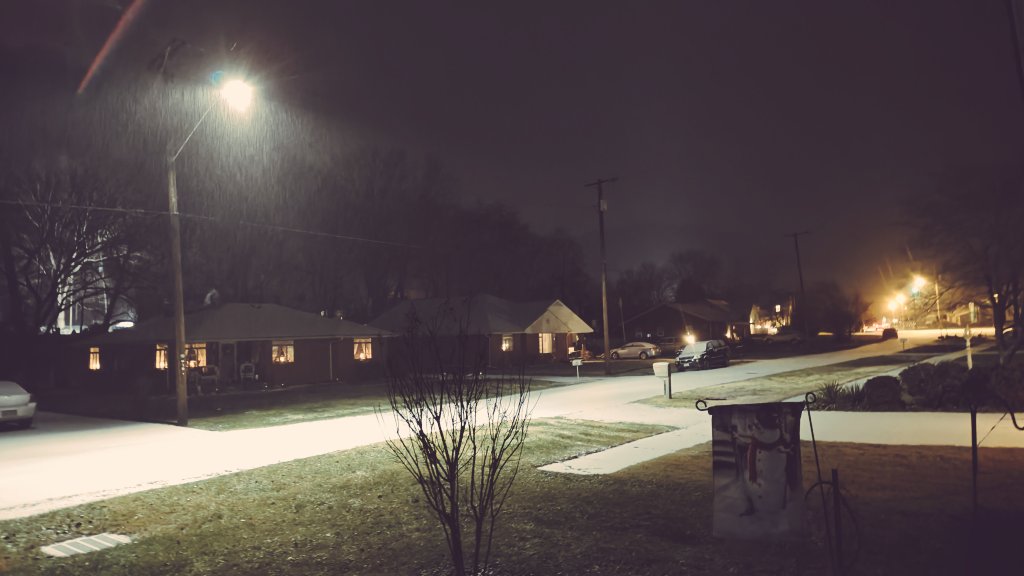 SaratoninDreams's tweet photo. There is a winter advisory and for the first time in three years I get to see snowfall. So have a liminal space photo for the occasion
#liminalspace #wintercore https://t.co/ugNSCLLfbg