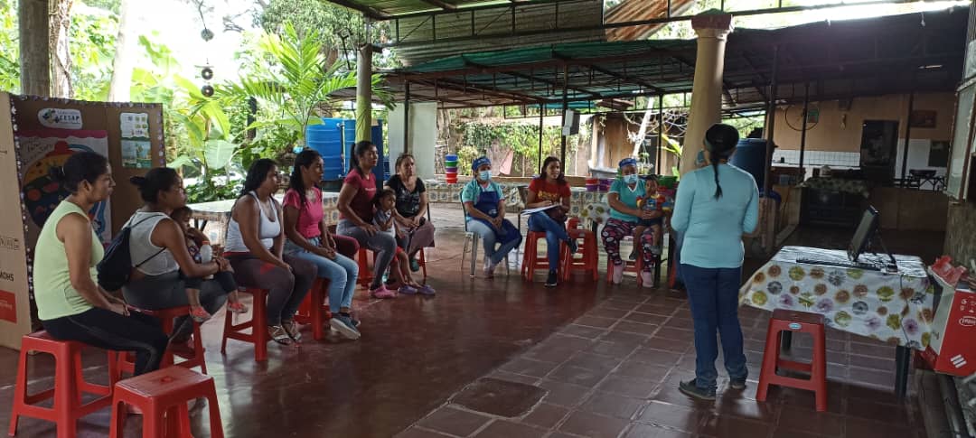 cesaplara's tweet photo. Que mejor forma de rendir homenaje a los educadores. 

Enseñando en las comunidades "Juntos cambiamos vidas para construir futuro" https://t.co/en2VrzRQao