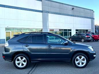 alanhenney's tweet photo. CARJACKING IN THE SNOW! --- 700 blk 15th St NE DC at Gales St. 3 guys, who looked like teens, took a blue 2007 Lexus RX350 with DC tags. They were accompanied by a black Hyundai also with DC tags. #KingmanParkDC #RosedaleDC https://t.co/se25wCM4WN