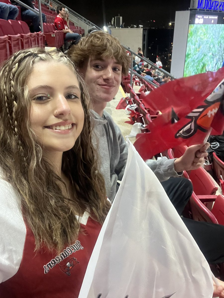 cnbtab11's tweet photo. Go Bucs!  #dynamicduo https://t.co/t3vnVl8RZ3