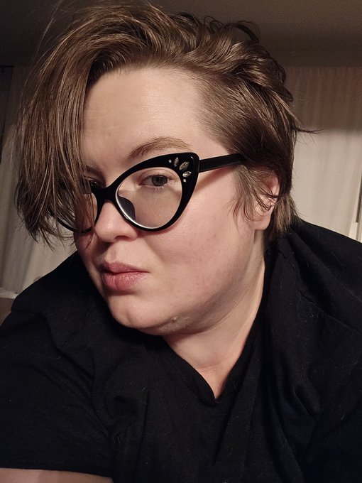 Growing my hair back out how long should I let it get? https://t.co/o4sNagifrE