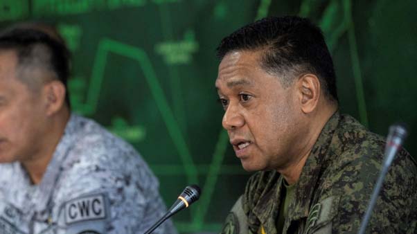 SectionChine's tweet photo. Ça se durcit en Mer de Chine du Sud. Brawner,le chef d'état-major des #Philippines, a déclaré que Manille allait développer les avant-postes des 9 îles de l’archipel des #Spratleys qu’il se dispute avec la #Chine. Il est aussi prévu d'acheter plus de navires et de systèmes radar. https://t.co/R5CXuufnfs
