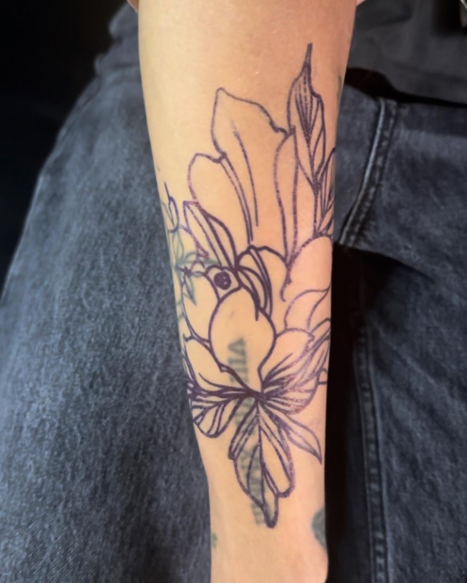 _miszamericka's tweet photo. Session 1 on a cover up 😌😌 and filling some spaces . Great session with my Brookie as always 💖💖
🌺🌺💉
#tattoosbyamericka #pittsburghtattooartist #pittsburghtattooer #coveruptattoo #coveruptattoos #fusionink #neotraditional #neotrad #neotraditionaltattoo https://t.co/n0a1BRjnlz