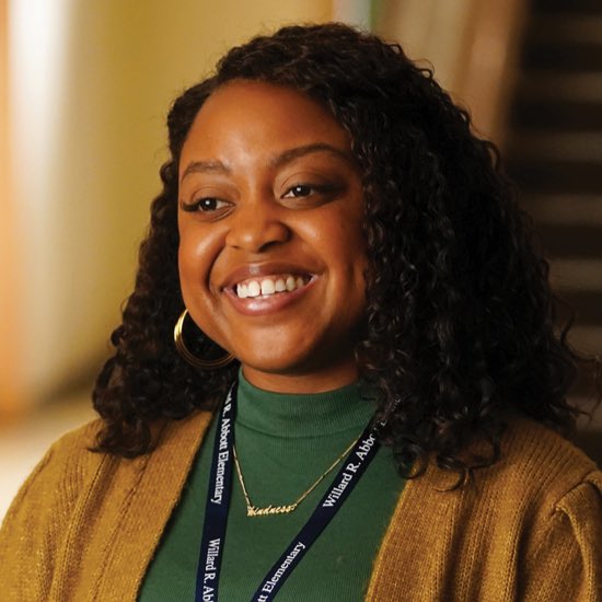 PopCrave's tweet photo. Quinta Brunson wins ‘Outstanding Lead Actress in a Comedy Series’ for ‘Abbot Elementary’ #EMMYs. https://t.co/YcoHDRVonD