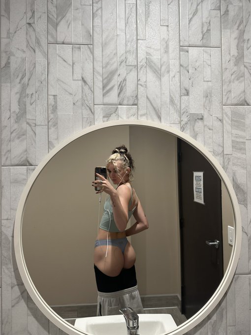 ya ya I&rsquo;m tiny n tight 🥰 https://t.co/Qlto7YyZOD