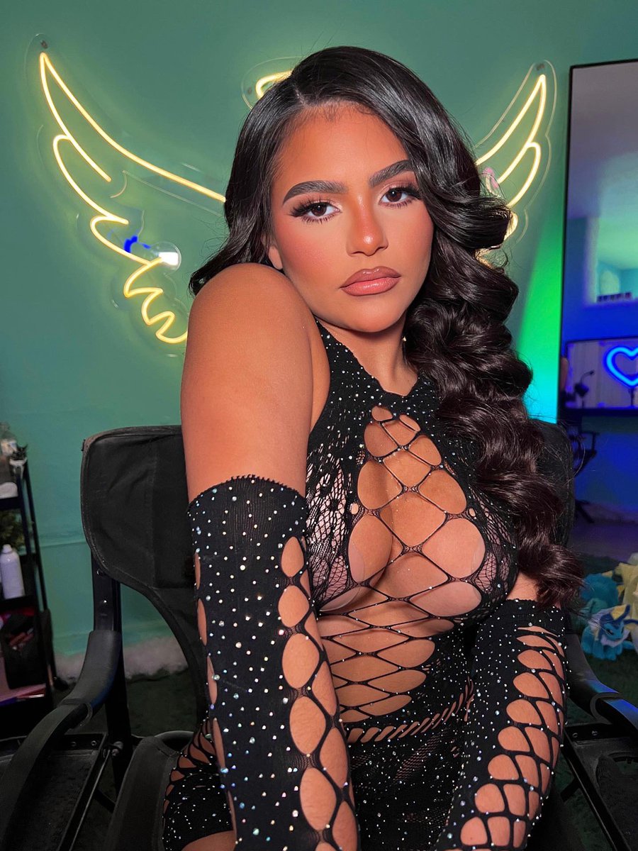 LaChispaPR's tweet photo. AQUARIUS SEASON COMING SOON  ♒️💖 https://t.co/K5dMZjiOiO