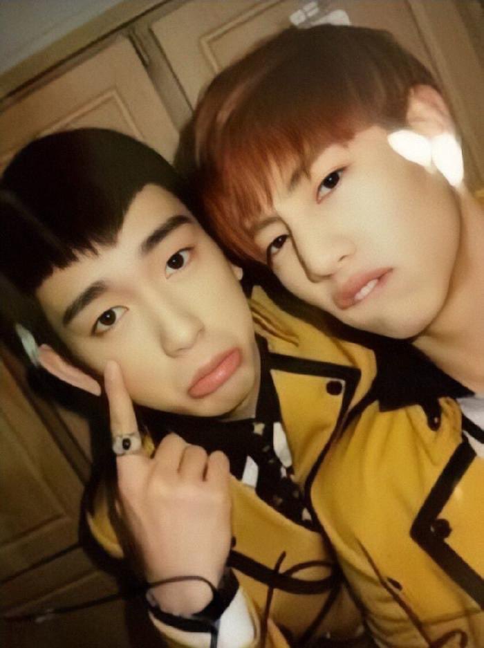 RetroAh's tweet photo. MARKJIN FOREVER 🩵🩷🫡
#MarkJin https://t.co/ejUmP9BHwm