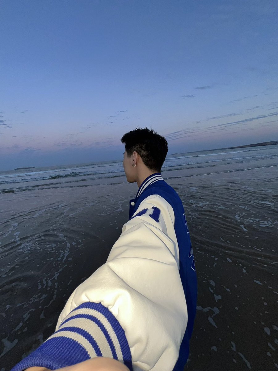 Feng10191019's tweet photo. 天���开心🌊 https://t.co/K6jfMQtRtw