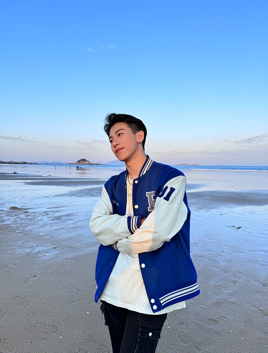 Feng10191019's tweet photo. 天���开心🌊 https://t.co/K6jfMQtRtw